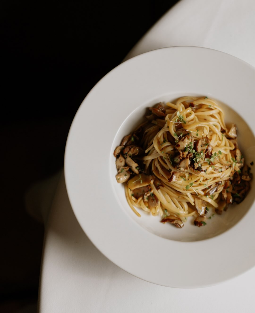 Massa fresca artesanal com trufas e cogumelos