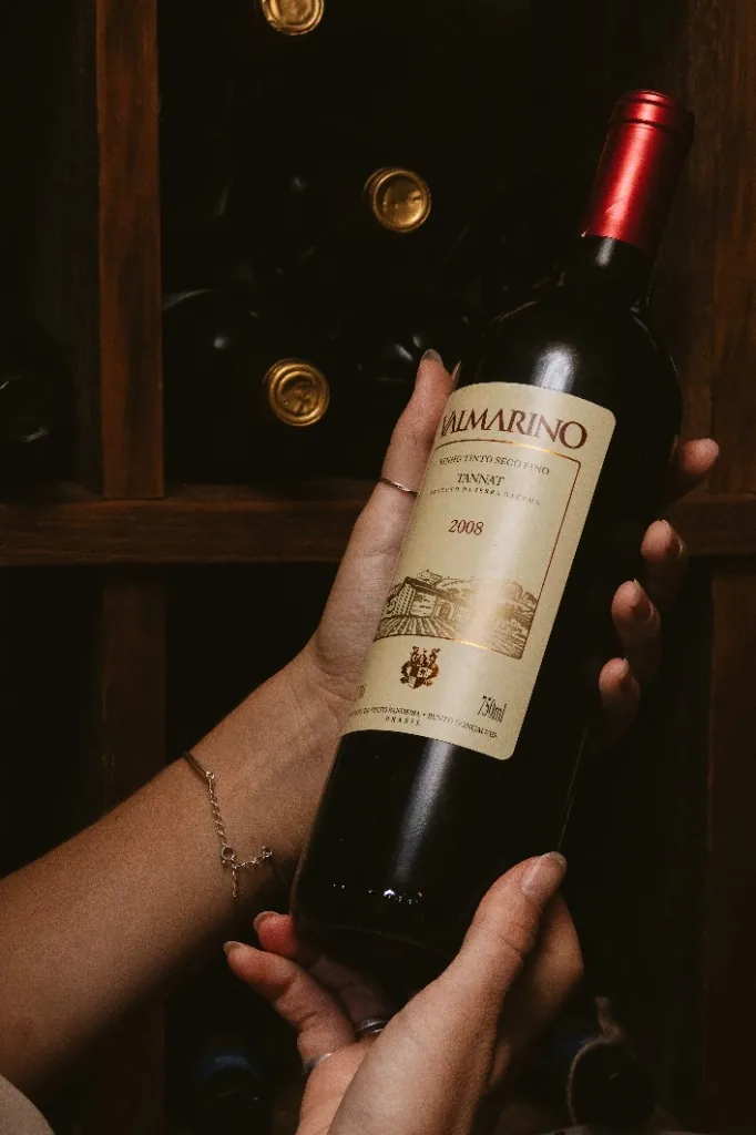 Garrafa de vinho escolhida na adega da Trattoria Primo Camilo